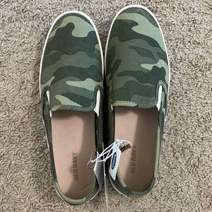 Womens slip on sneakers
